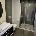 Apartman Azura & *